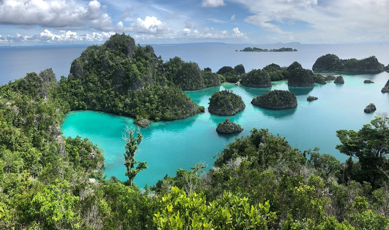 Raja Ampat Islands Indonesia – tropical marine landscape representing UNESCO biosphere reserve 2025